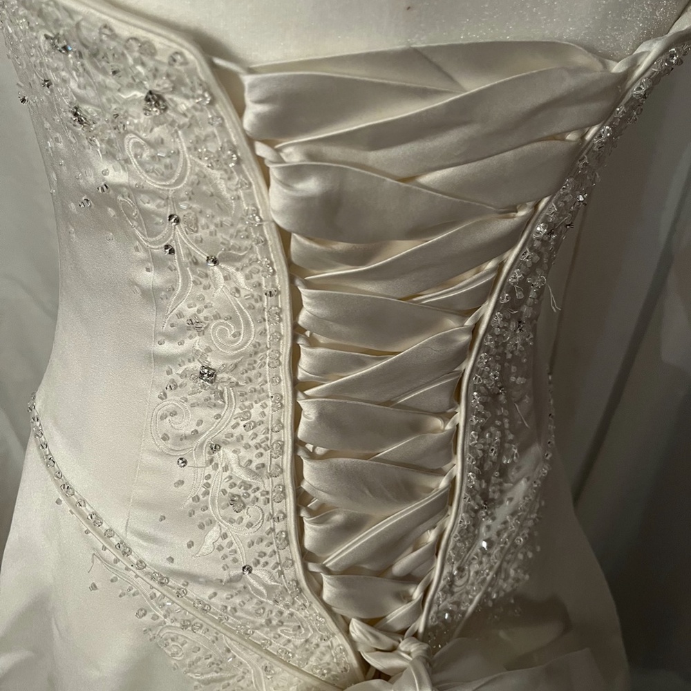 Maggie Sortero beautiful, satin, beaded, corseted wedding dress - Picture 13 of 16